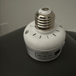 IDEVICES SOCKET. Smart Light Bulb Adapter